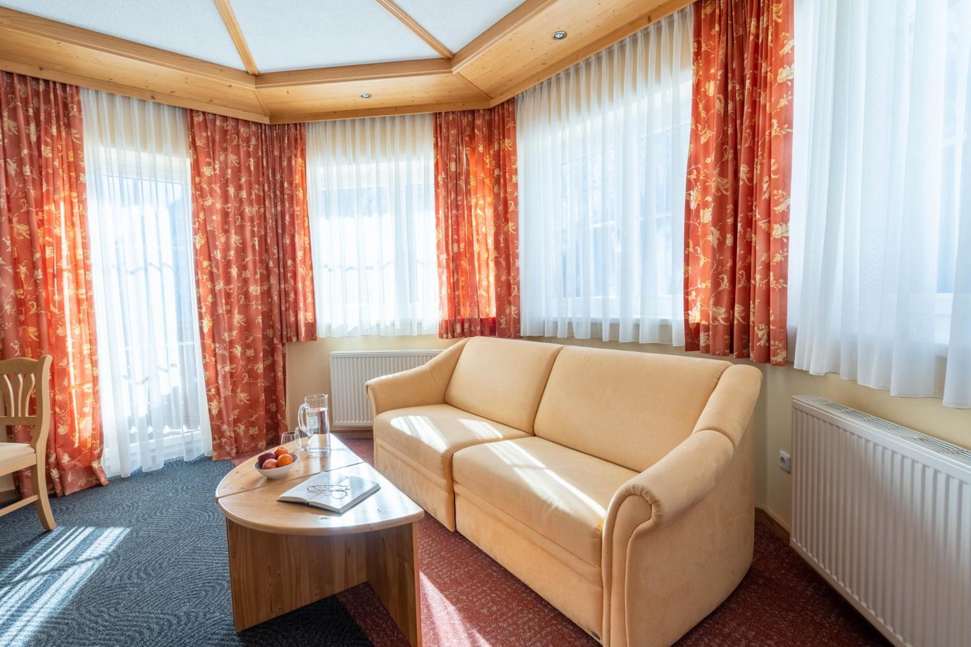 Alpin Panoramahotel Laerchenhof Хайлигенблут Экстерьер фото
